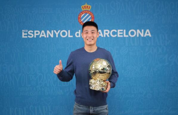 武磊獲中國金球獎(jiǎng)