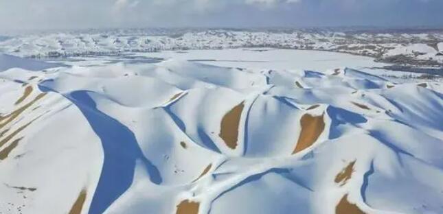 塔克拉瑪干沙漠下雪了