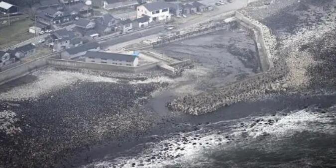 日本地震導(dǎo)致部分海域變陸地