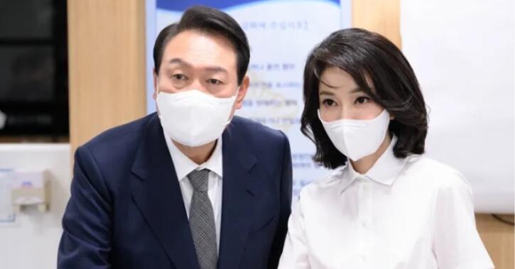 韓第一夫人金建希現(xiàn)身