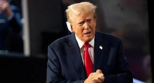 特朗普耳纏繃帶現(xiàn)身共和黨大會