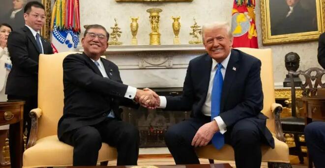 石破茂訪美被日網(wǎng)友批評坐姿無禮