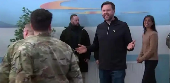 萬斯強行登上格陵蘭島