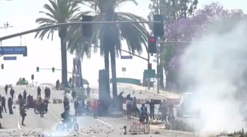 特朗普稱(chēng)決不允許國(guó)家撕裂